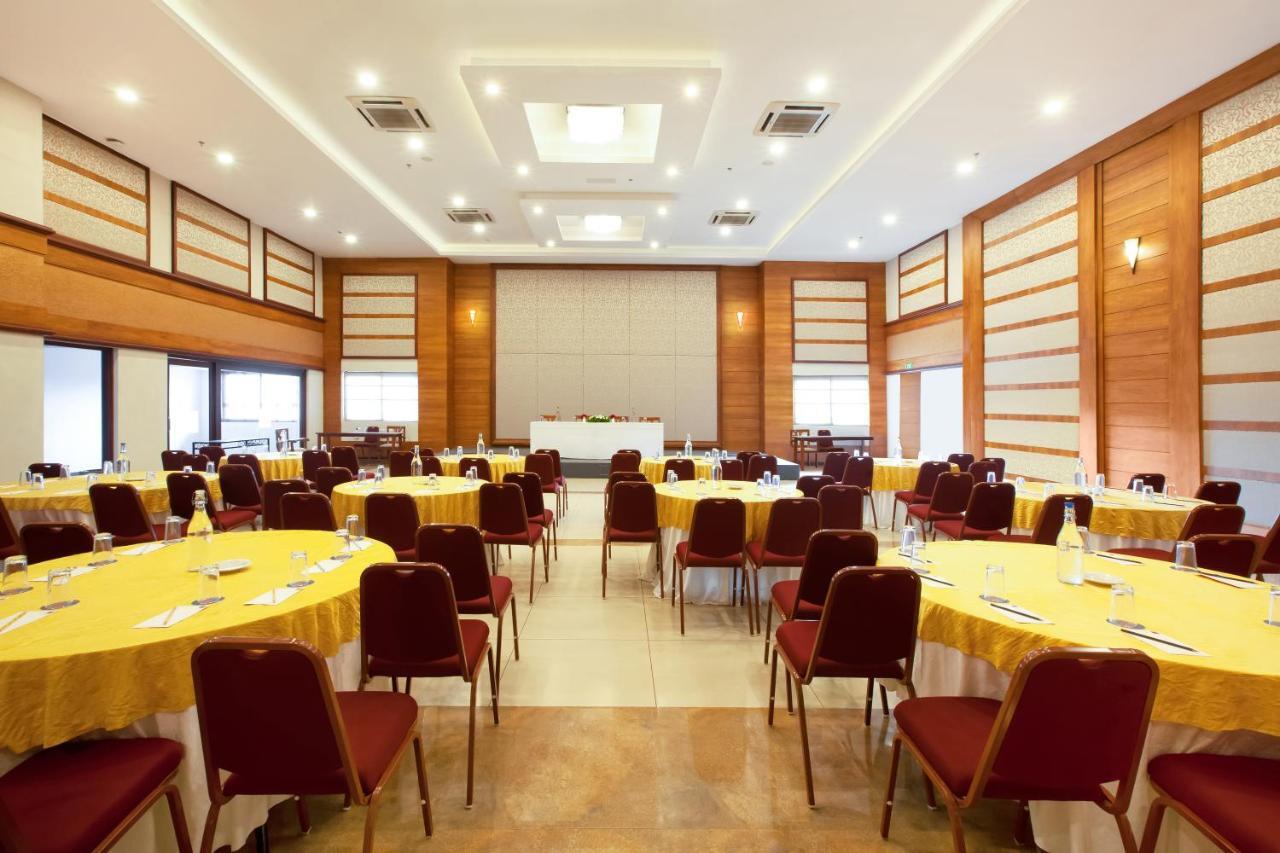 Hotel Sterling Thekkady Exterior foto